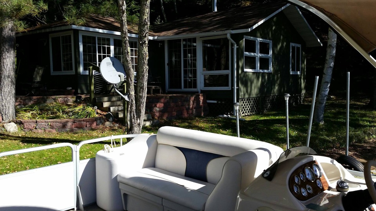 Outing Cabin | HONEYMOON CABIN FOR RENT ON BEAUTIFUL LAKE ROOSEVELT.