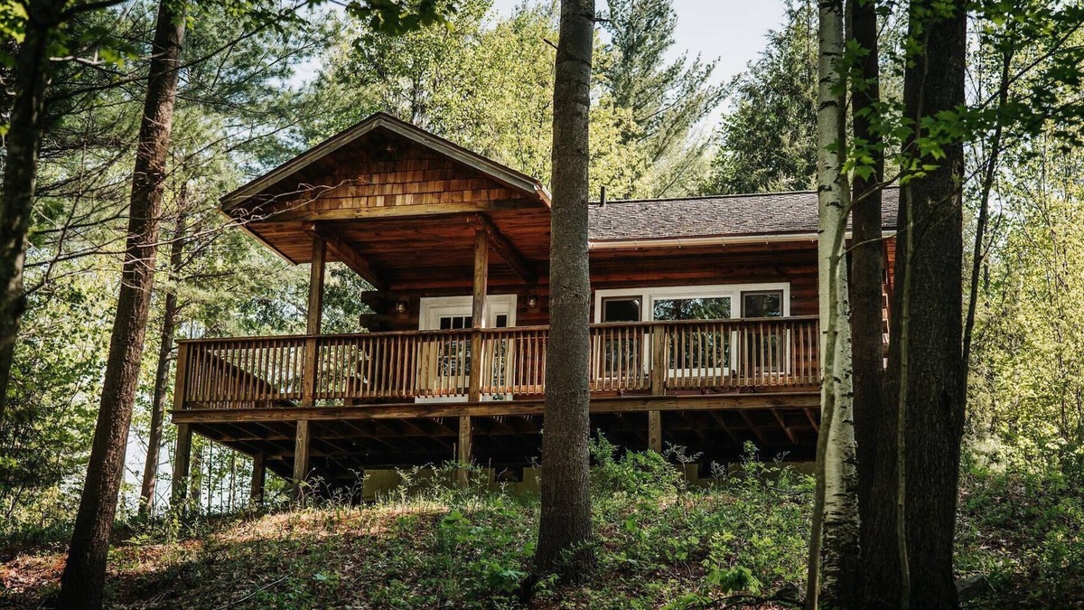 Keene Cabin | Honeymoon Cabin with Jacuzzi Tub