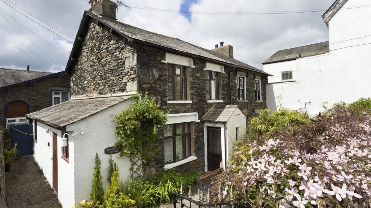 Bowness-on-Windermere Cottage | HONEYSUCKLE COTTAGE, with open fire in Bowness-On-Windermere