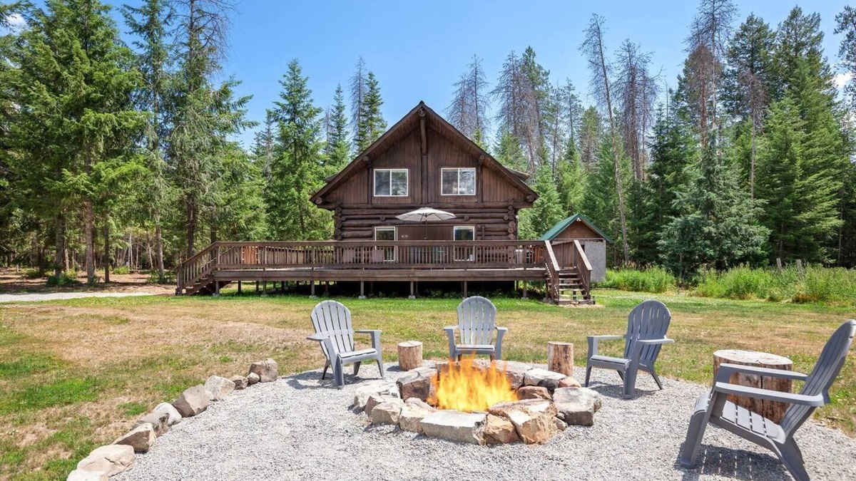 Athol Cabin | Honeysuckle Chalet Athol, Idaho