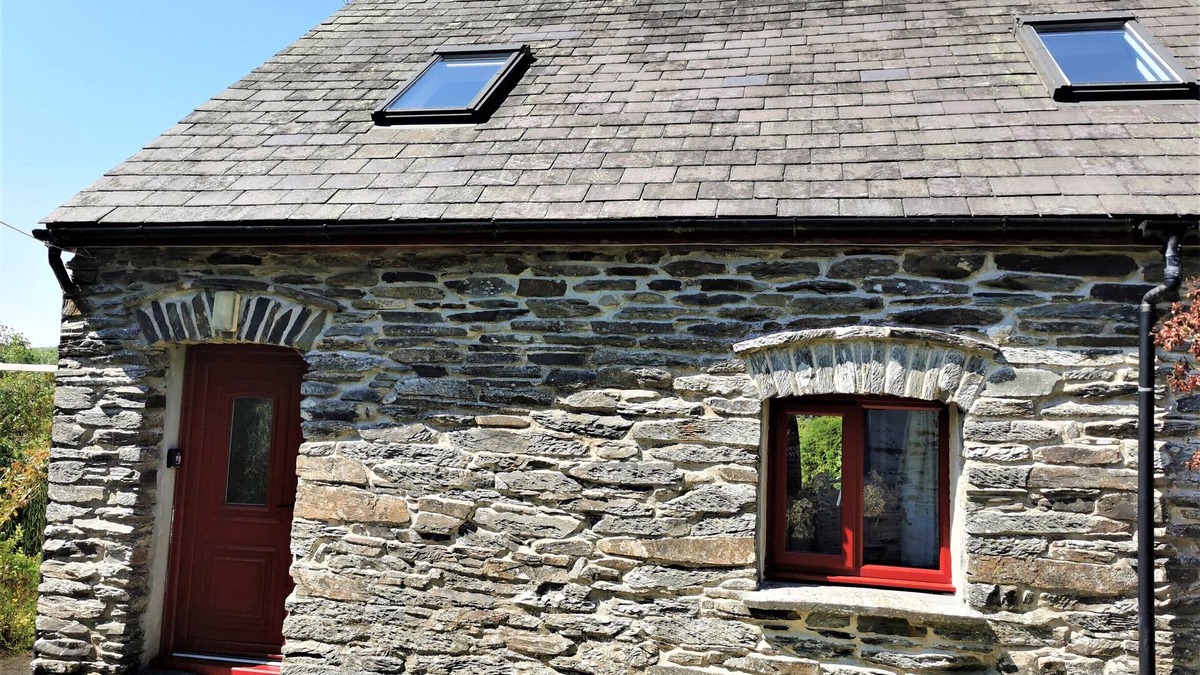 Llanfyrnach House | Honeysuckle Cottage