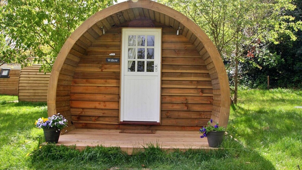 Woolhope Ski Chalet | Honeysuckle Glamping Pod