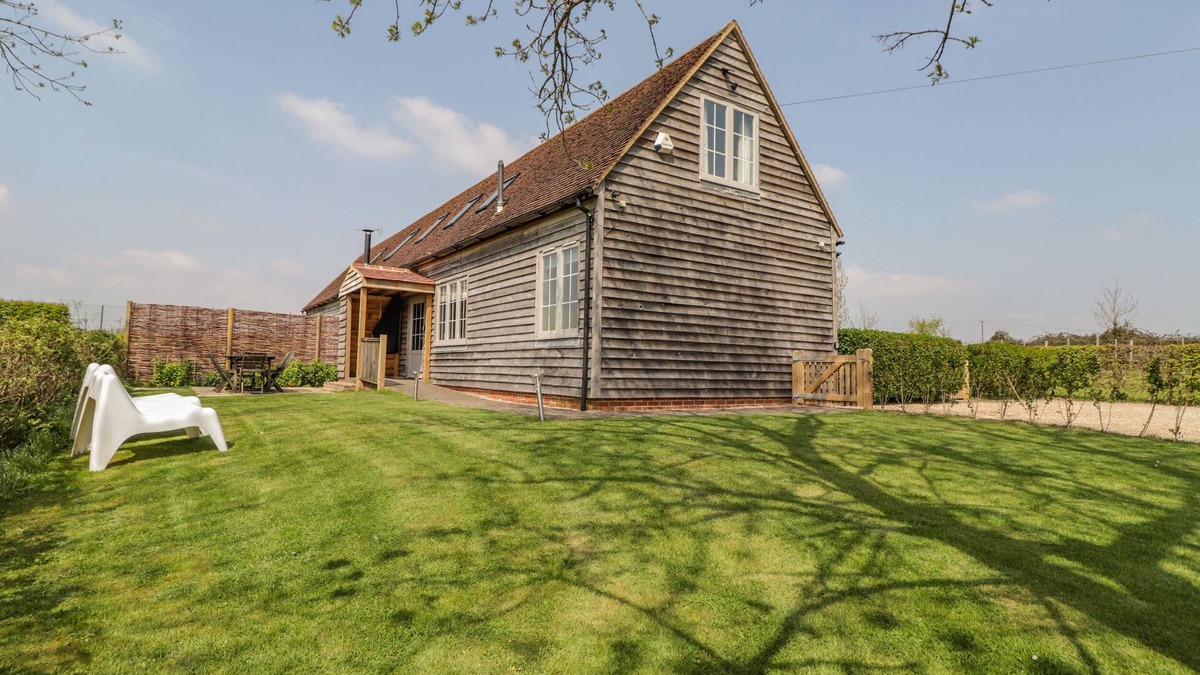 Wittersham Cottage | HONEYSUCKLE, pet friendly, luxury holiday cottage in Iden