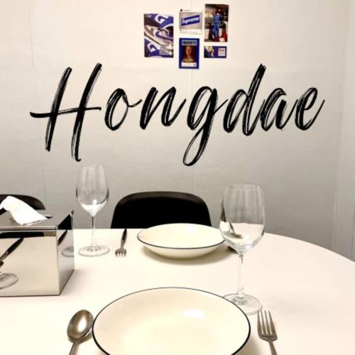 Seogang-dong Apartment | Hongik University Station 10 minutes walking distance 3 Queen Beds for 6 people