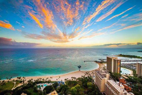 Waikiki Apartment | Honu Hale Penthouse 2 BDR Ocean View Waikiki