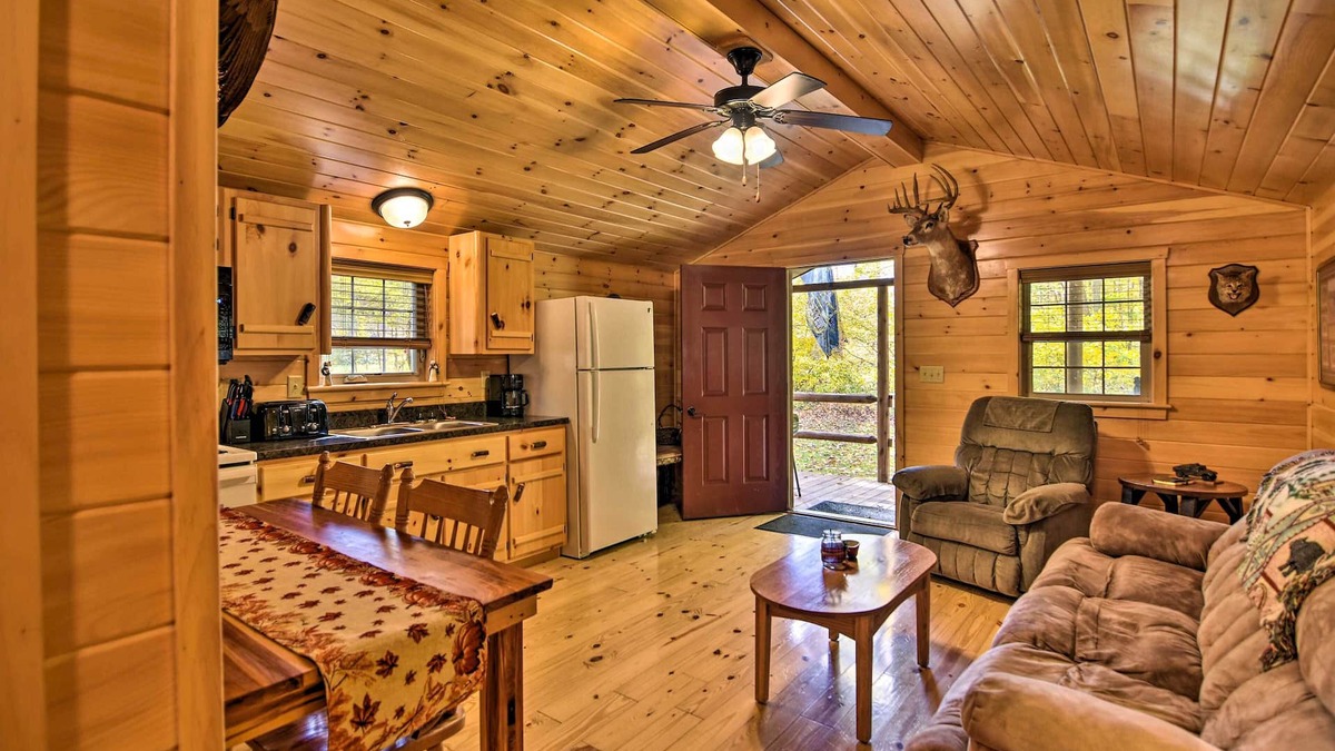 St George Cabin | ‘Hooah’ Cabin Retreat w/Grill & Step-Free Access