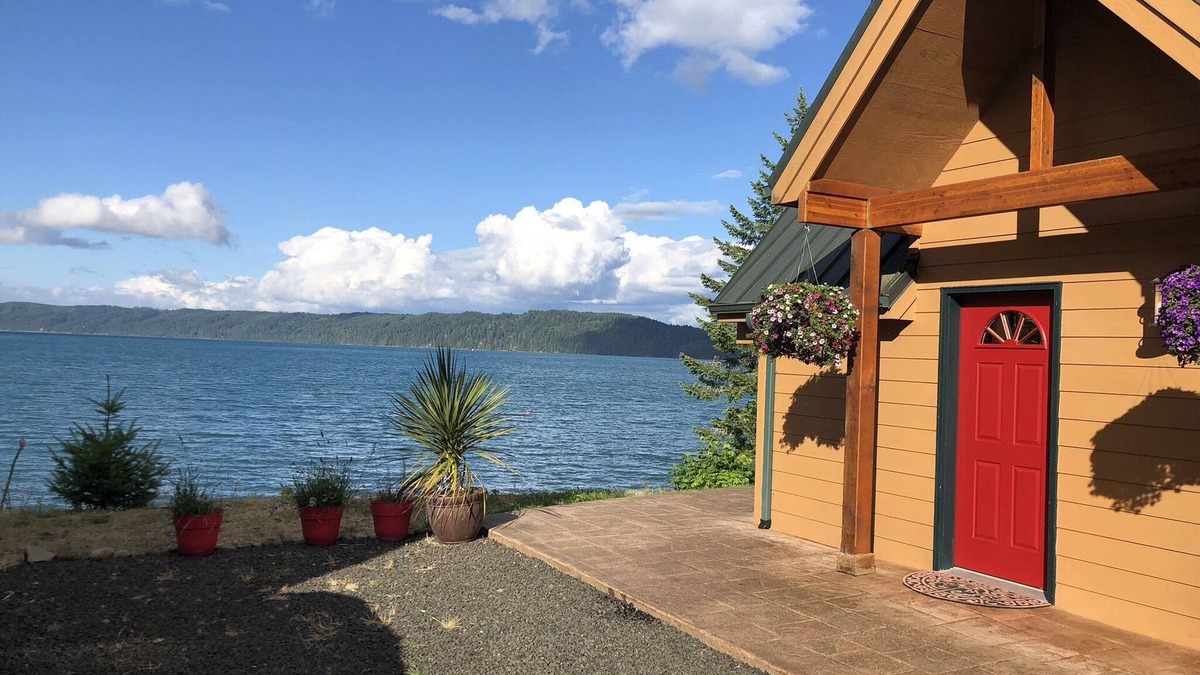 Hoodsport House | Hood Canal Waterfront Home - Incredible Views, Wildlife, EV Charger, Kayaks!
