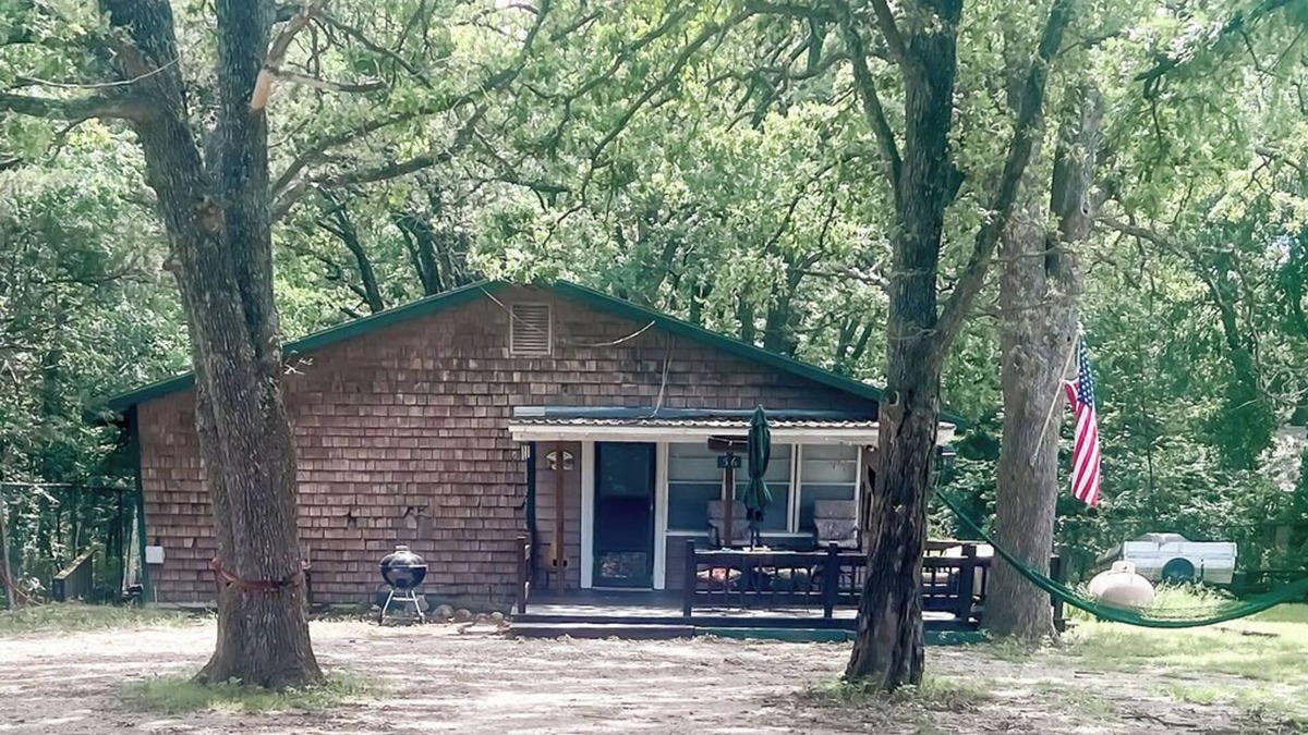 Pottsboro House | Hook & Heaven is perfect for fisherman or couples who want to visit Lake Texoma
