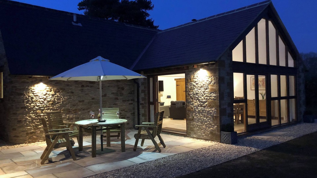 Hook Norton Cottage | HOOK NORTON BARN, romantic, luxury holiday cottage in Hook Norton