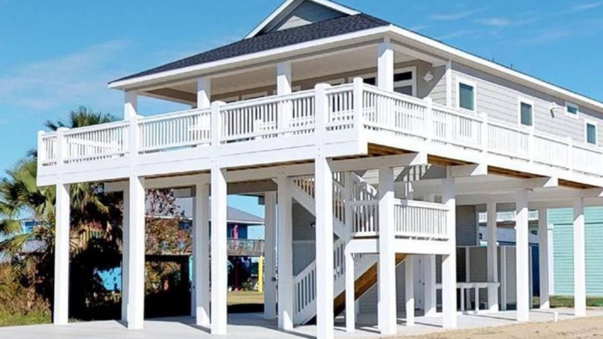Crystal Beach Cabin | Hook, Wine, & Sinker - Crystal Beach, TX - Charming 3-bedroom Vacation Getaway!