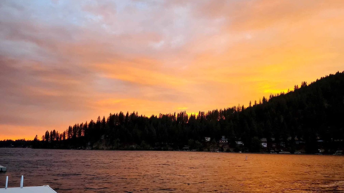Loon Lake House | Hook, Wine & Sinker Escape nDeer Lake Waterfront