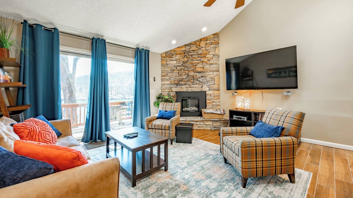 McHenry House | Hook, Wine & Sinker: Lakefront Townhome, Dock Slip, Hot Tub!