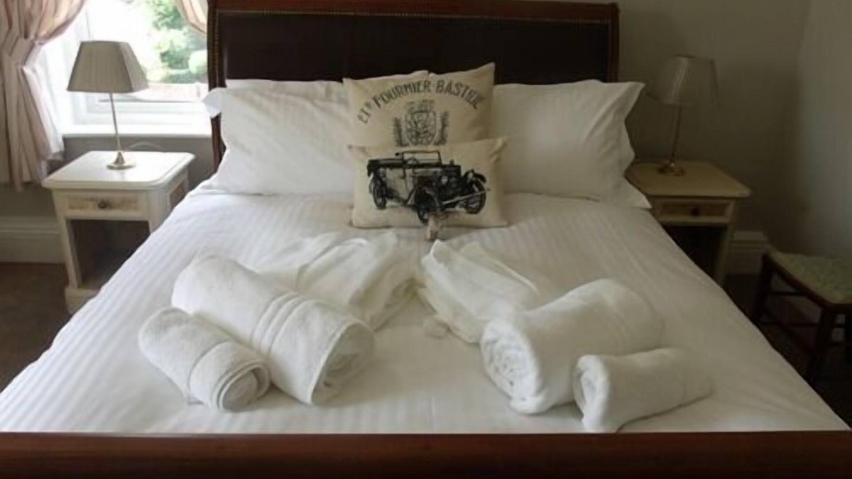 Sheringham Bed & Breakfast | Hooray Henrys Sheringham