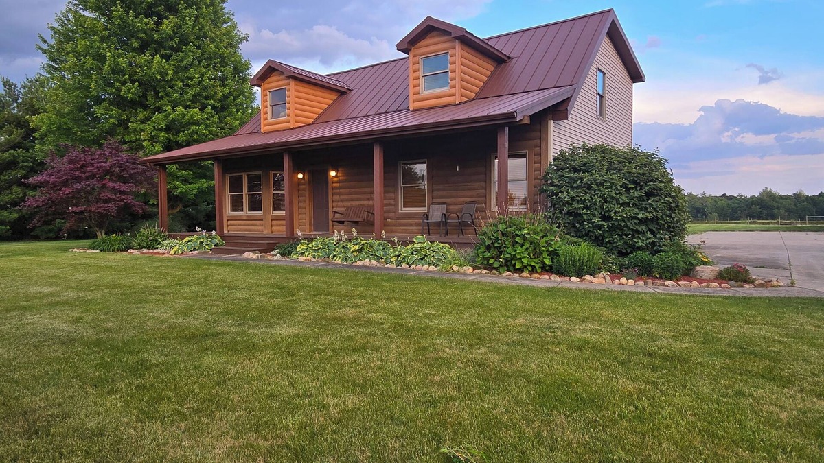 Goshen House | Hoosier Comfort Retreat on Lazy Willow Pond; Rustic, Private, Country Haven 10+