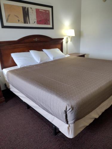 Portland Hotel | Hoosier Inn- Portland