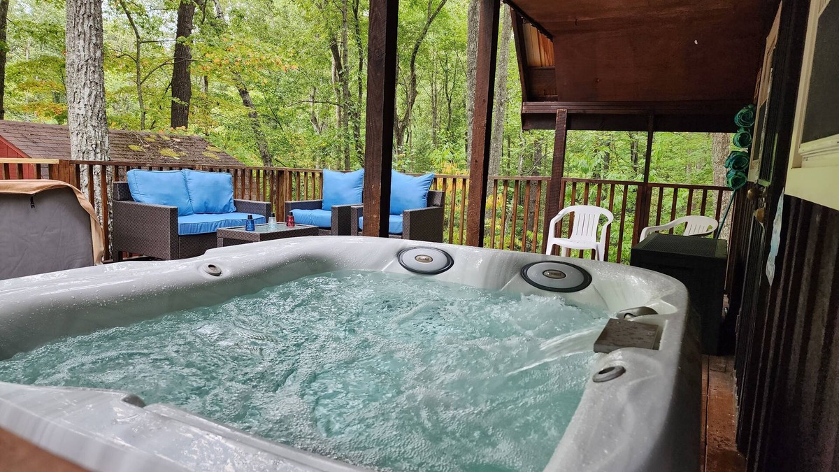 Wellington Cabin | Hootinany Cabin near Cave Run Lake cabin w/Hot Tub