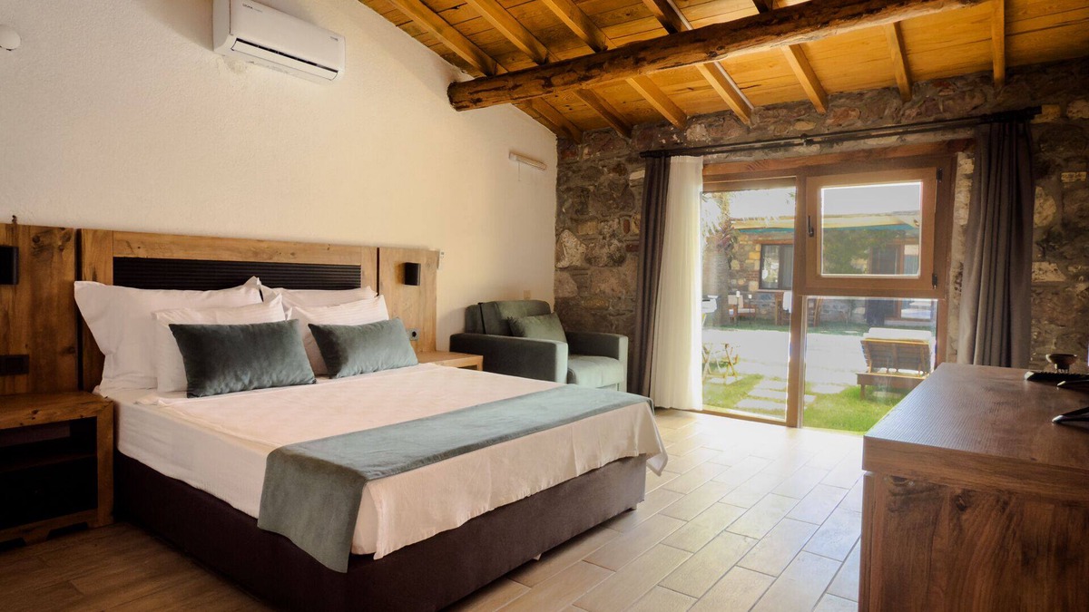 Ayvalik House | Hop Küçükköy