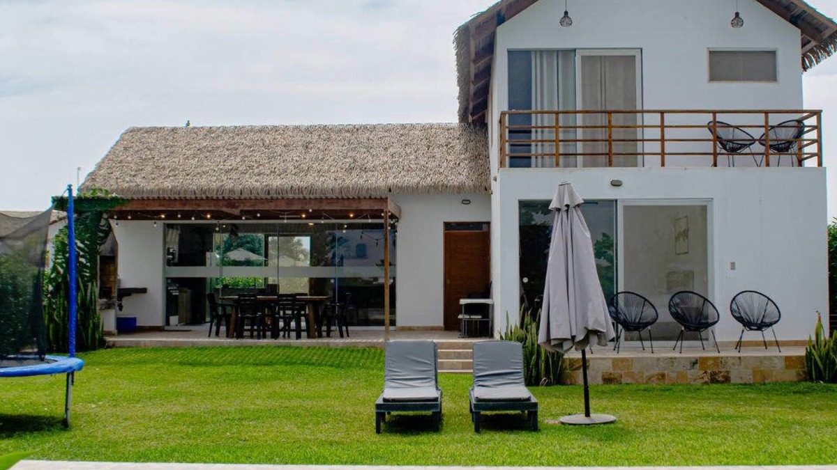 Ica Villa | HOP Praia: Modern Home with Lagoon View