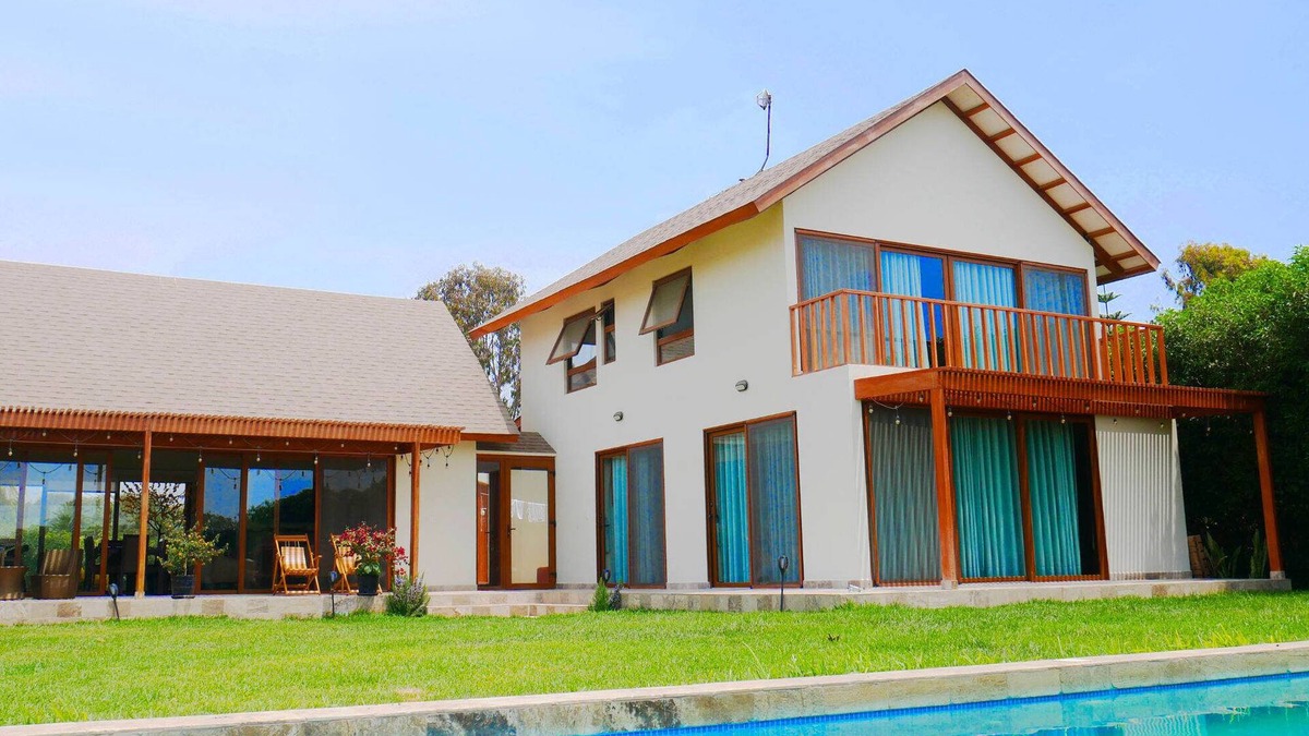 Ica House | HOP Solarena: Classic Charm with Lagoon View