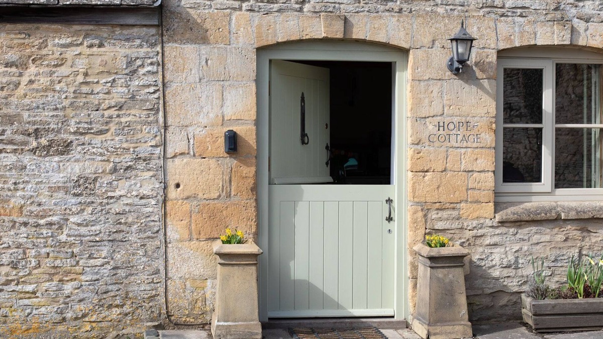 Bourton Cottage | Hope Cottage, Naunton - pet friendly with a wood burner and garden