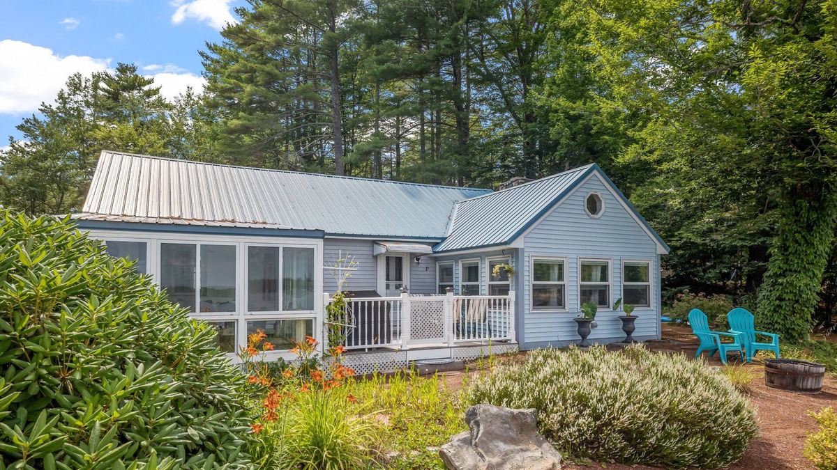 Middleton House | Hope's Haven -Waterfront on Sunrise Lake- w/ HOT TUB