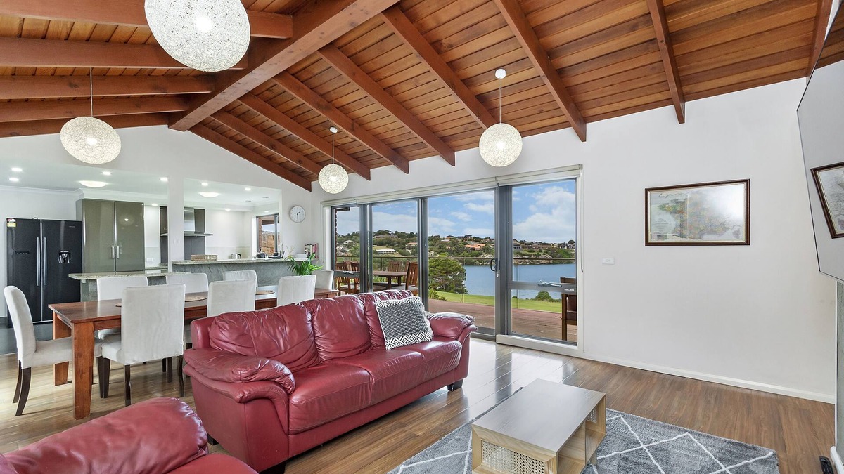 Warrnambool House | Hopkins View Holiday Home - Warrnambool