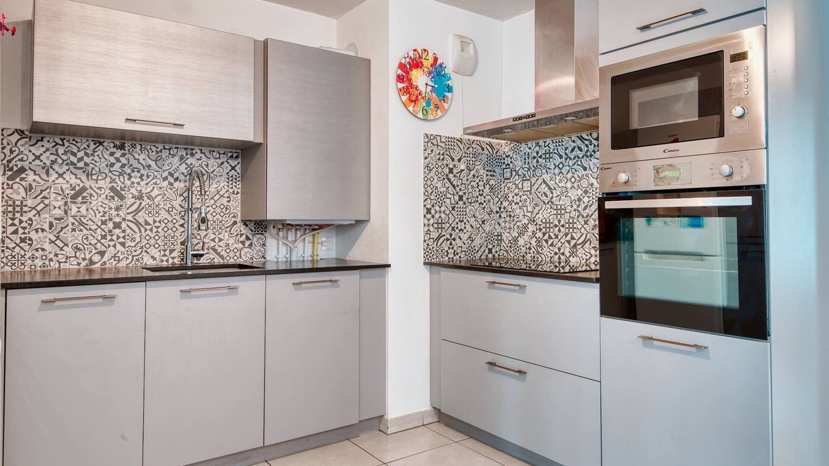 4th Arrondissement Apartment | HOPKINSON · Agréable T3 avec balcon et parking à L