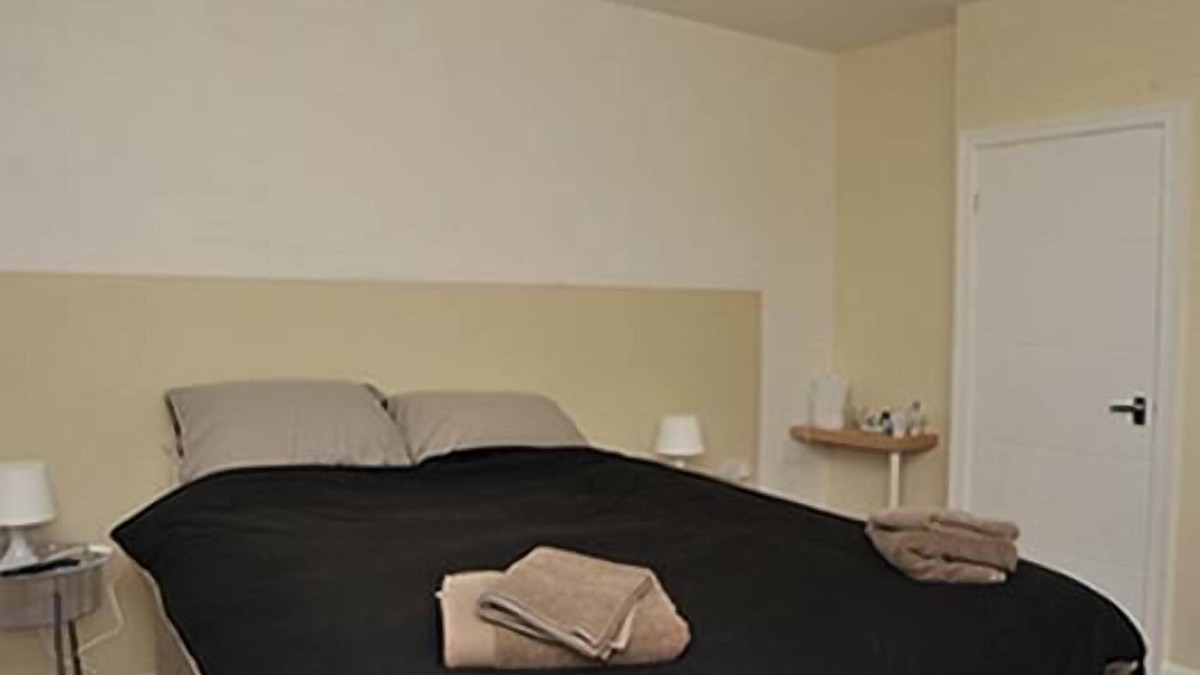 Whickham House | Hoppers Cottage Guest House - King Superior