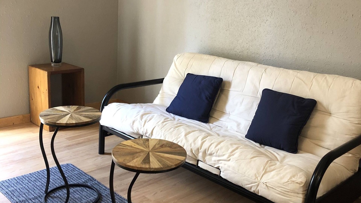Coram Apartment | Hoppers Neck Of The Woods (4)