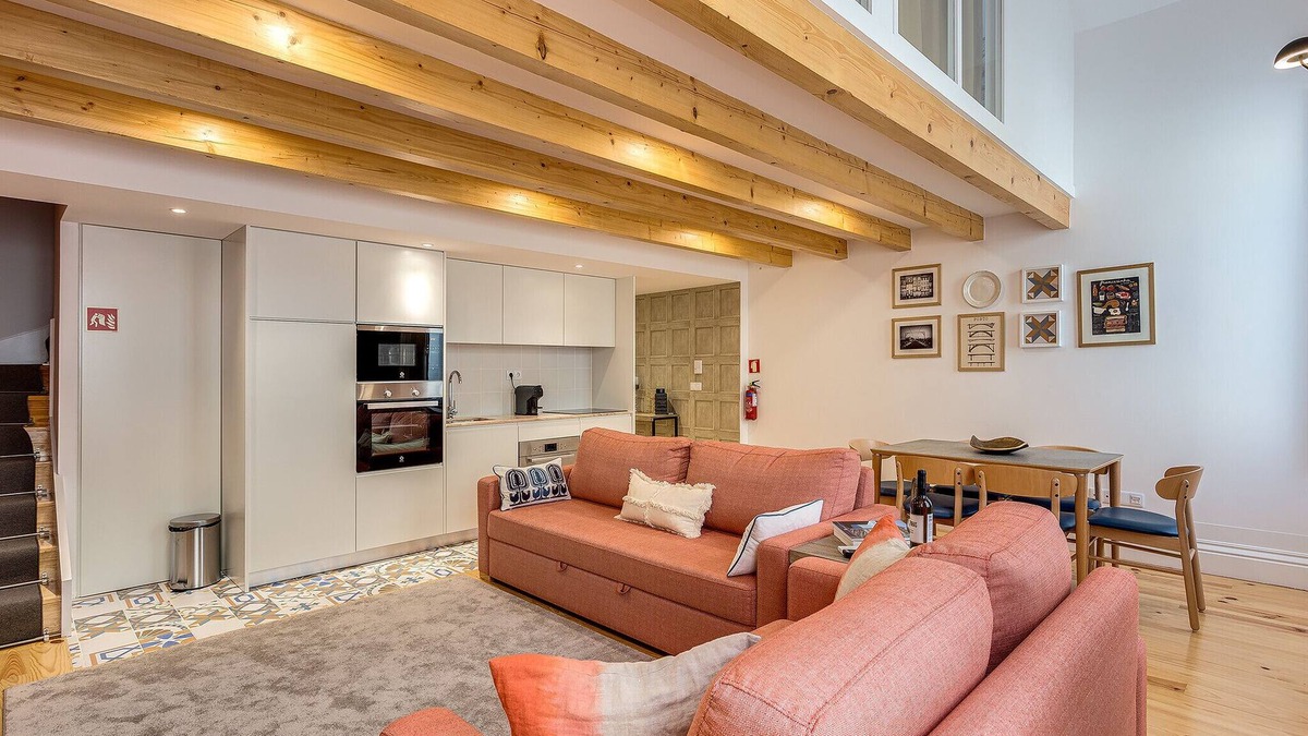 Paranhos Apartment | Hopstays - Oporto Tiles 2