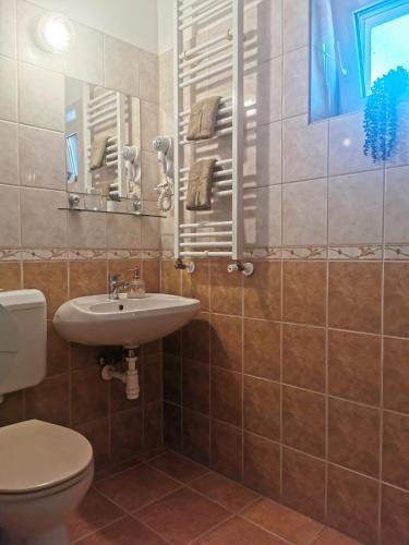 Komarom Hotel | Hordó Panzió és Étterem