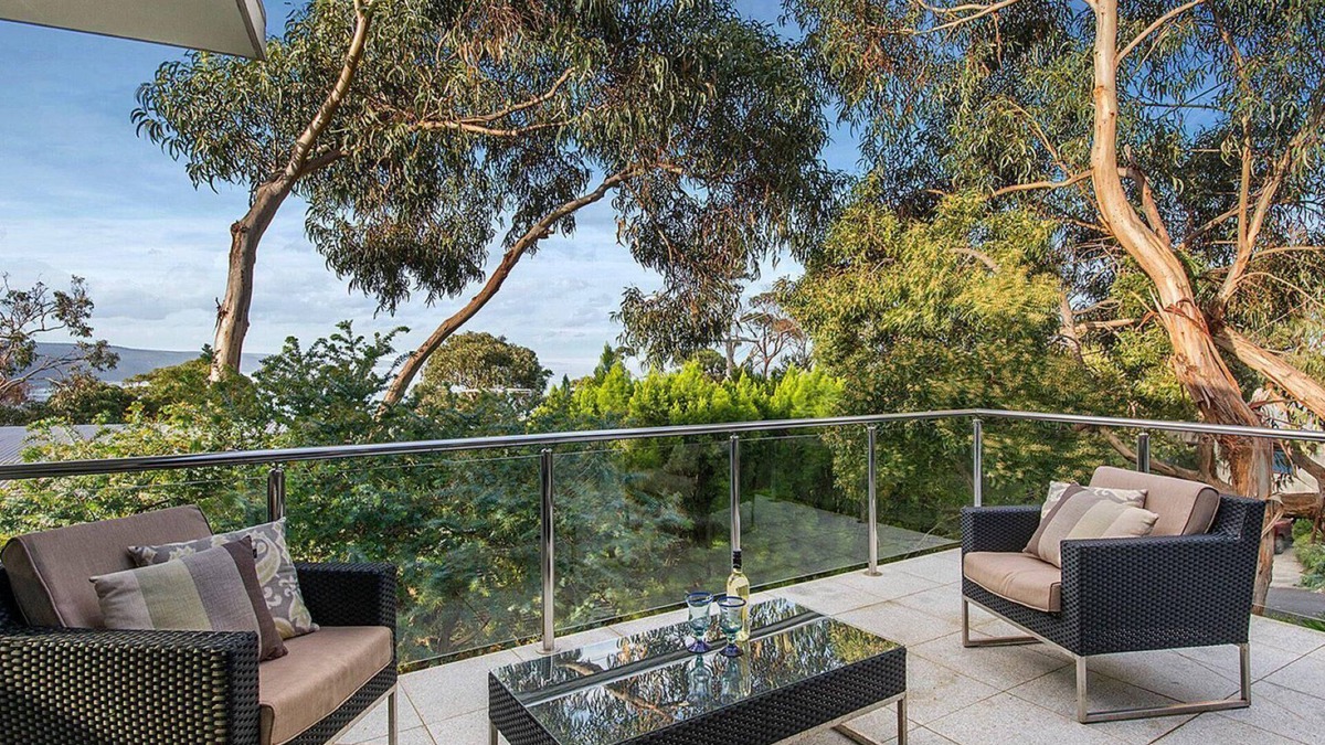 Lorne House | Horizons - Luxurious, with Bonus WIFI & Netflix
