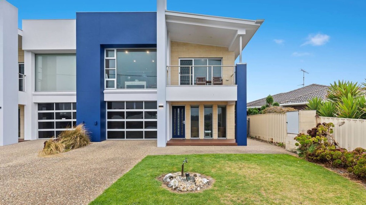 Port Macdonnell Apartment | HORIZONS part of BLUE FIN HOLIDAY HOMES with Stunning Sea Views & Free Wi-Fi