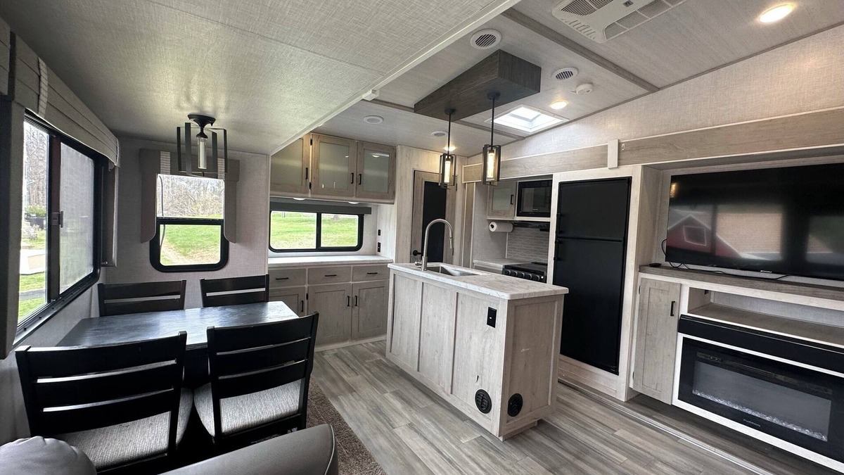 Abbottstown House | Horn and Thistle Farm - Camper/RV in Abbottstown, Pennsylvania, United States