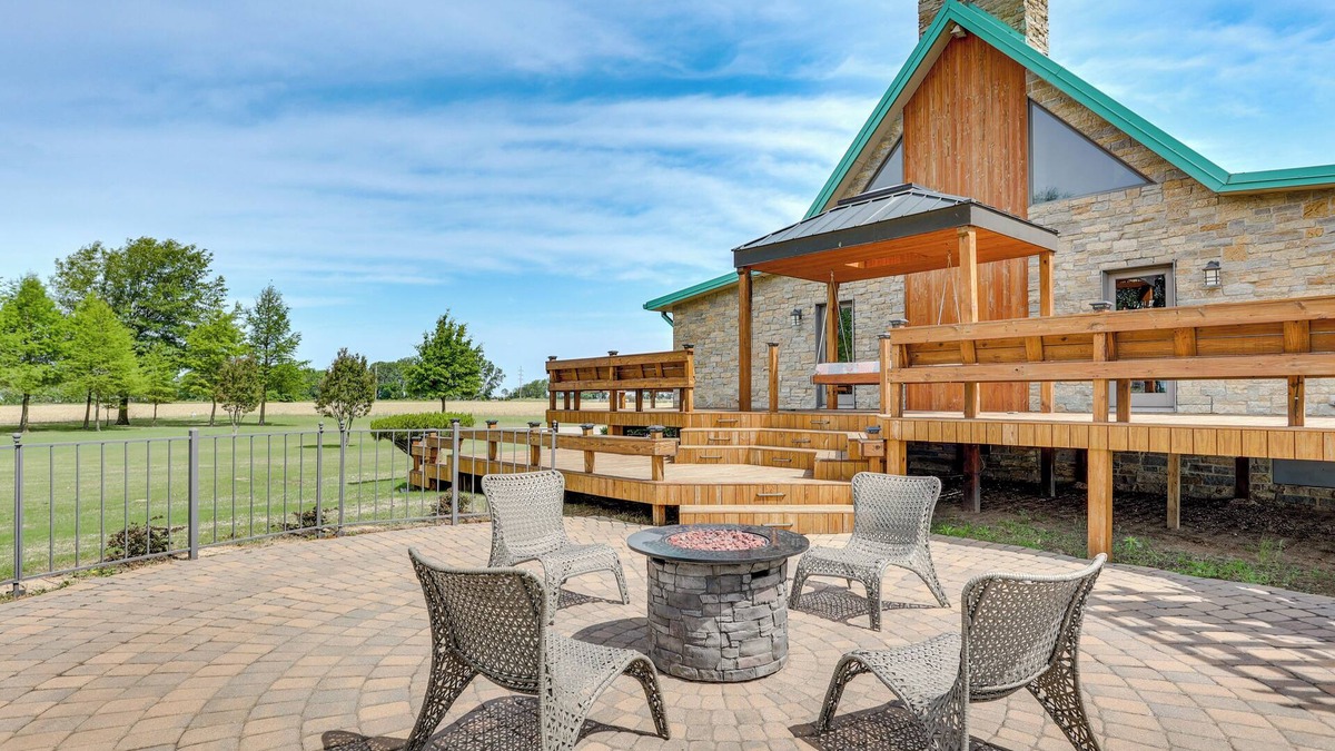 Deering Cabin | Hornersville Vacation Rental w/Private Pond!
