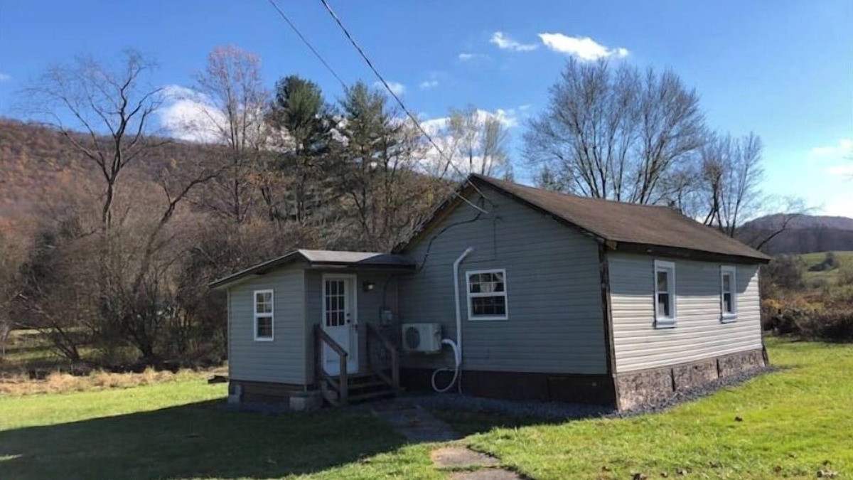 Manns Choice Cabin | Horns Cabins - Allegheny Cabin by the roadside