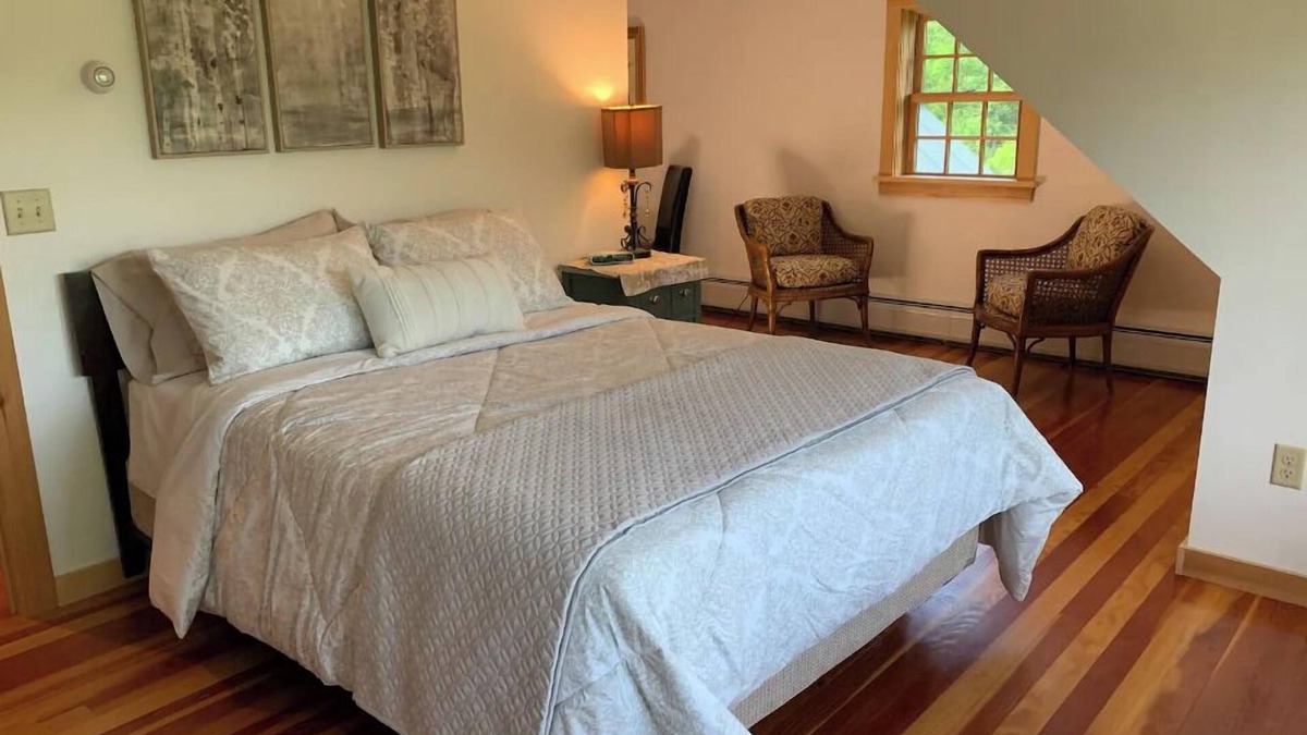 Roxbury House | Horse Boarding, Riding nearby, Sugarbush 25 min away, fast internet.