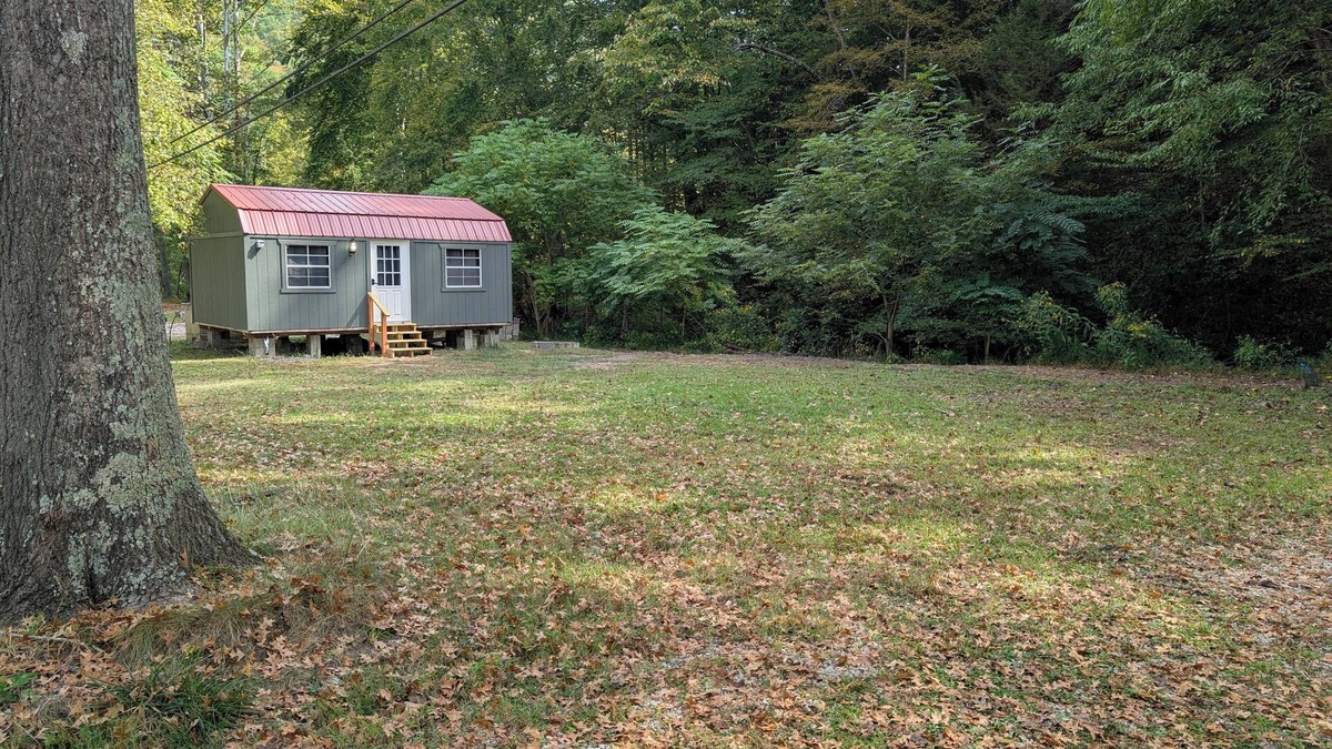 Spurlockville Cabin | Horse Creek Cabins - Creekside Cabin near Ivy Branch
