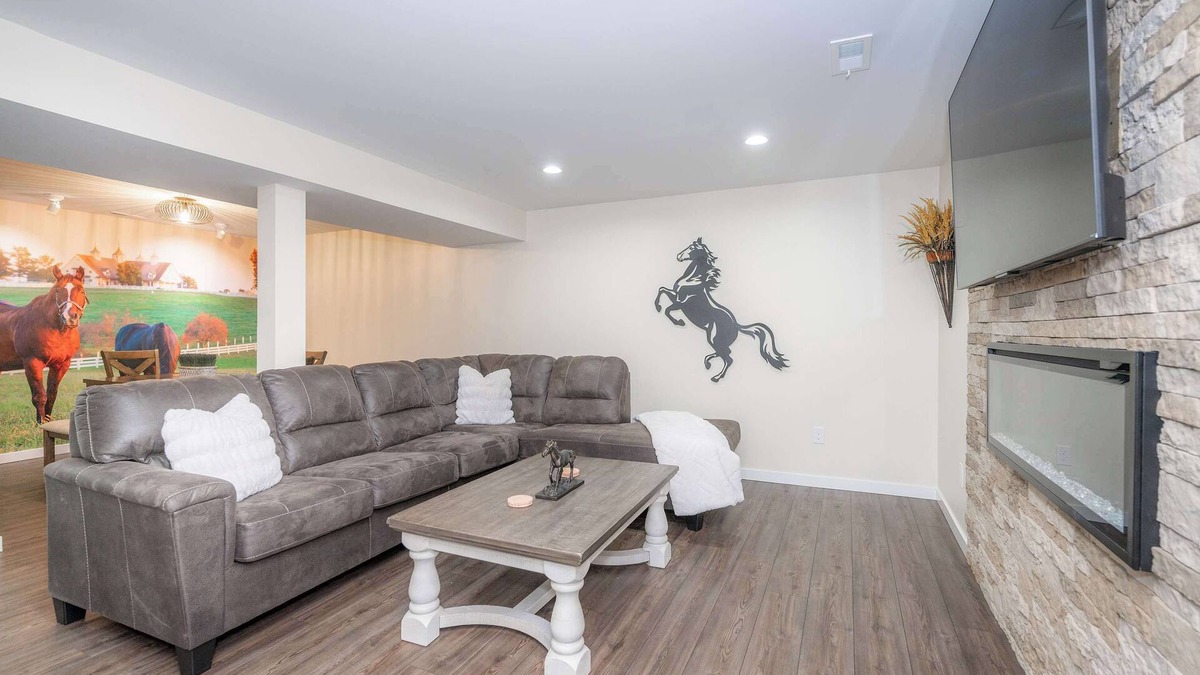 Williamstown House | Horse Haven – 4 BDR Charmer Close to Ark Encounter