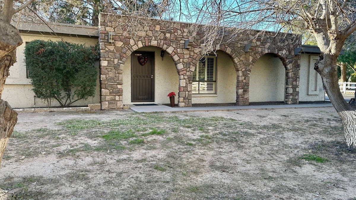 South Mountain House | Horse Ranch Centrally Located
