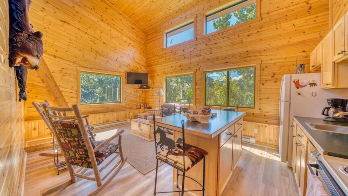 Emigrant House | Horse Ranch on the Yellowstone River. Close to Gardiner and Yellowstone Park.