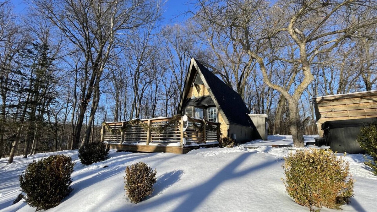 Ortonville House | Horses|Hot Tub|Fire Pit|Hiking|Tiny Home