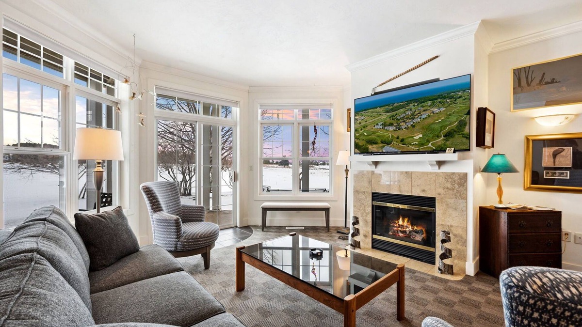 Egg Harbor Condo | Horseshoe Bay Club Cottage #7-Inclusive Golf Course and Club Access!