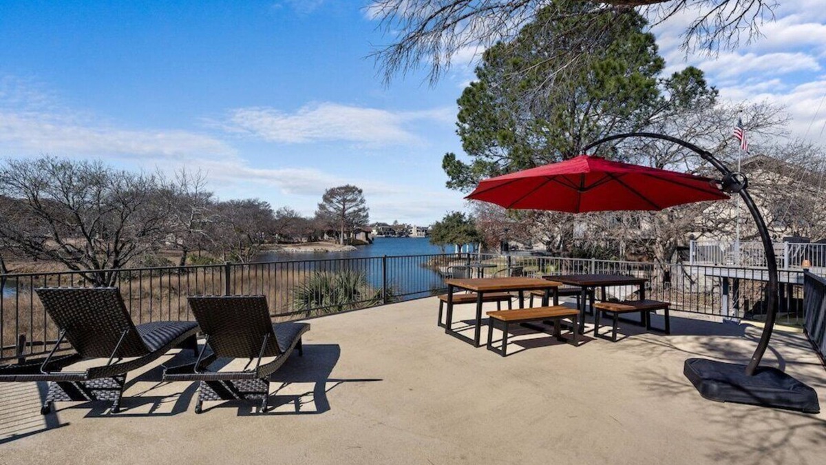 Horseshoe Bay House | Horseshoe Bay - Lakefront + Pool - Lucy on the Lake