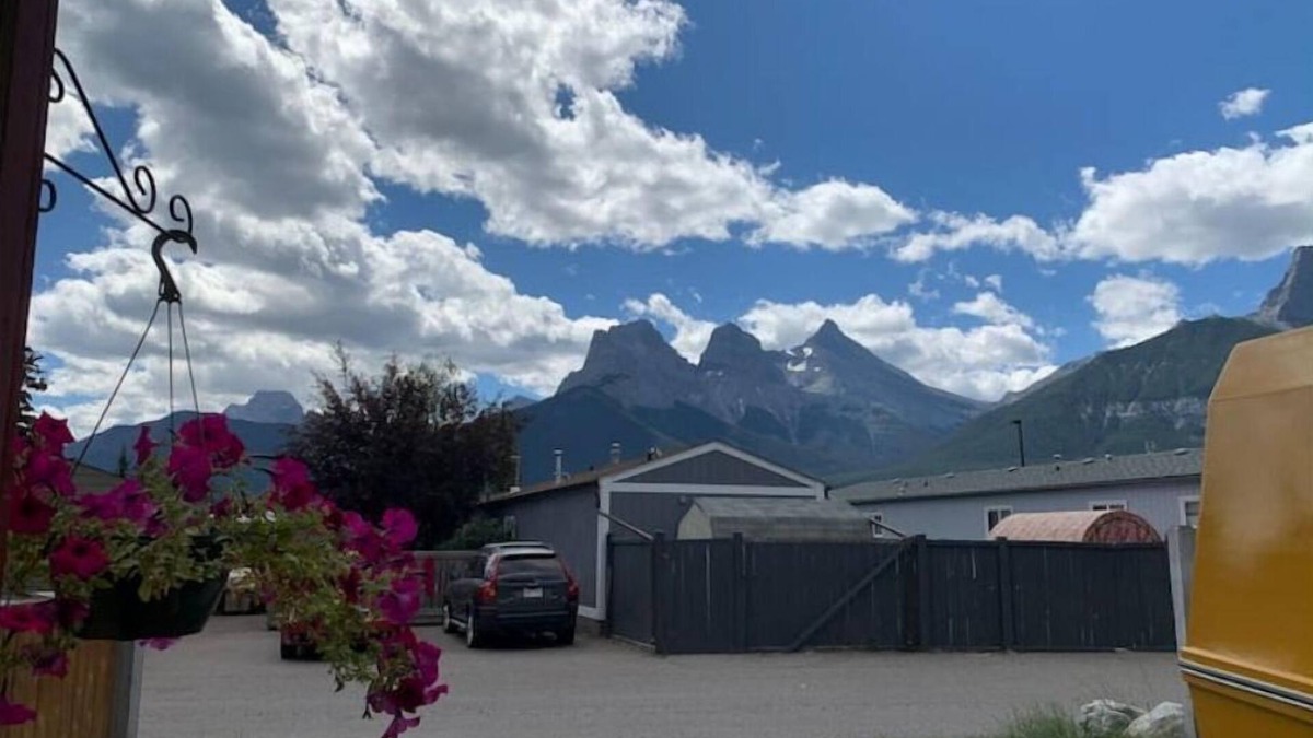 Cougar Creek Bed & Breakfast | Horseshoe Bed and Breakfast: Private, Cozy Bachelor Suite