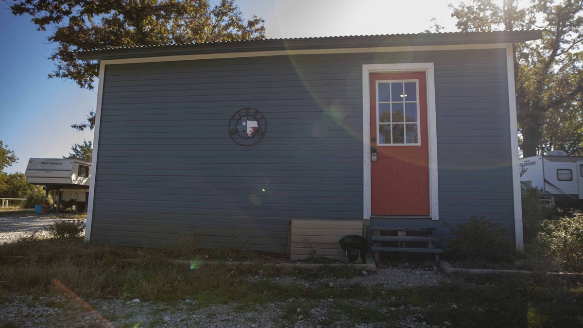 Marietta House | Horseshoe Cabin 3 - Swim in the Blue Lagoon - Dog Friendly!