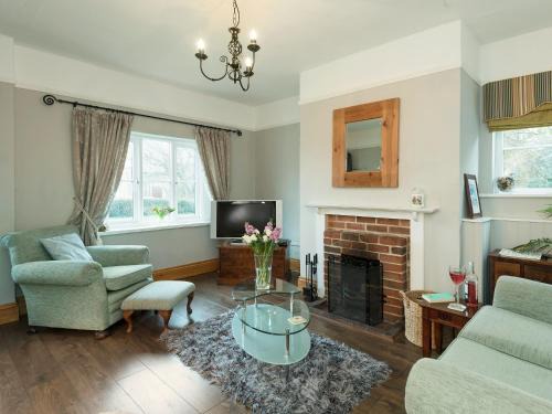 Saham Toney House | Horseshoe House - Ukc2743
