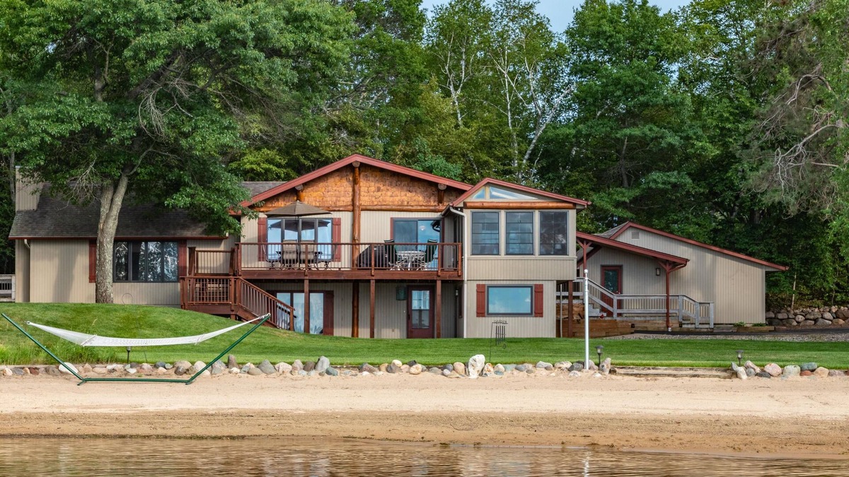 Merrifield Cabin | Horseshoe Lake Home with Sandy Shores & Stunning Sunsets with 200 feet shoreline
