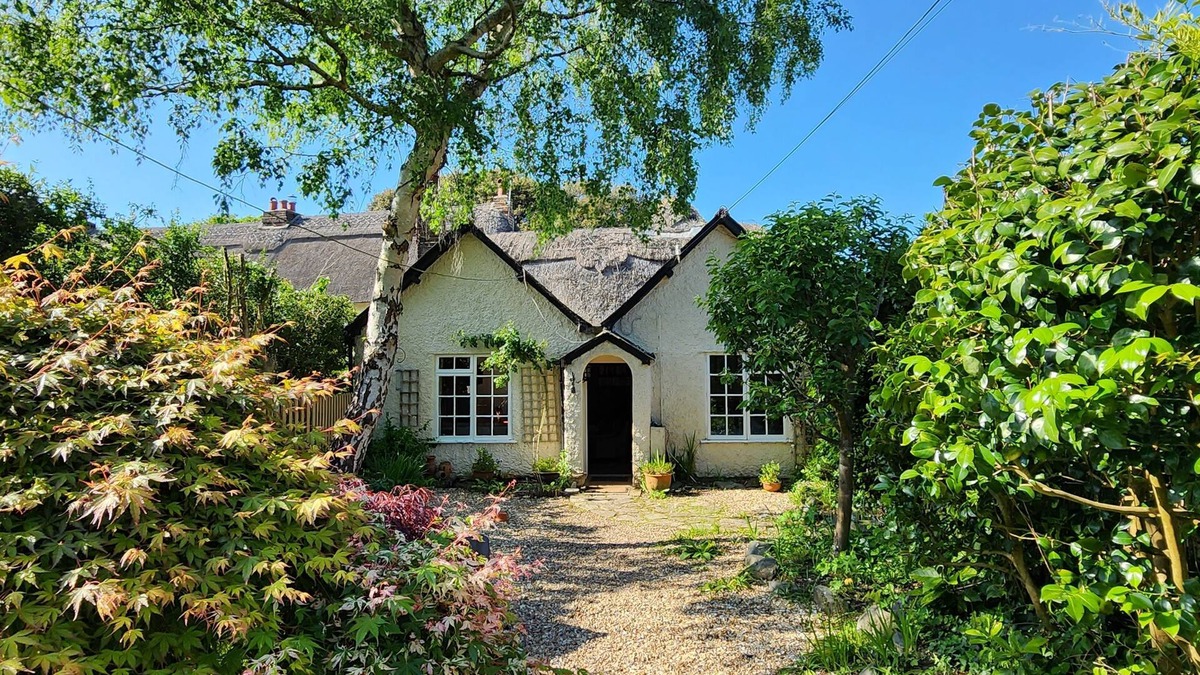 Walkford Cottage | 'Horseshoe Lodge', Character Lodge in Highcliffe on Sea