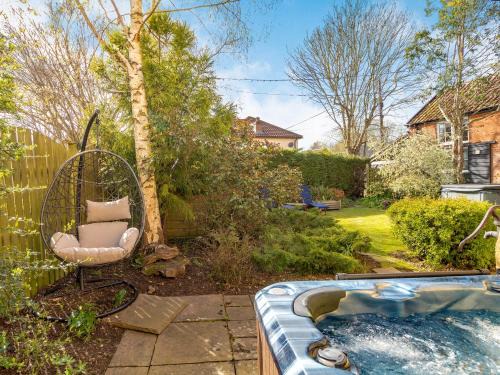 Saham Toney House | Horseshoes House